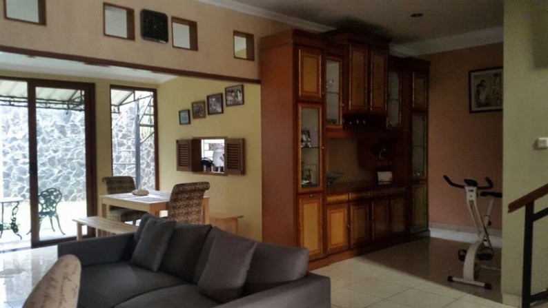 BU....!!! Dijual rumah di Villa Melati Mas, kondisi bagus, harga resonable, strategis, pusat pendidikan dan kuliner, siap huni