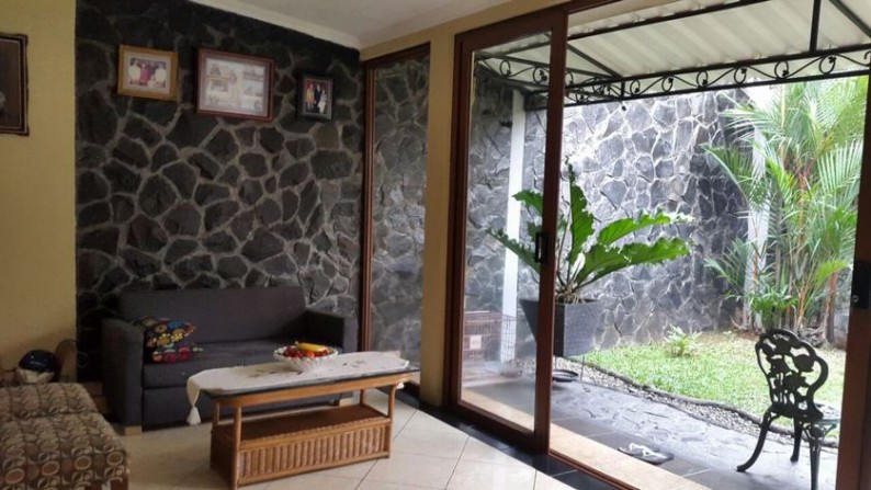 BU....!!! Dijual rumah di Villa Melati Mas, kondisi bagus, harga resonable, strategis, pusat pendidikan dan kuliner, siap huni