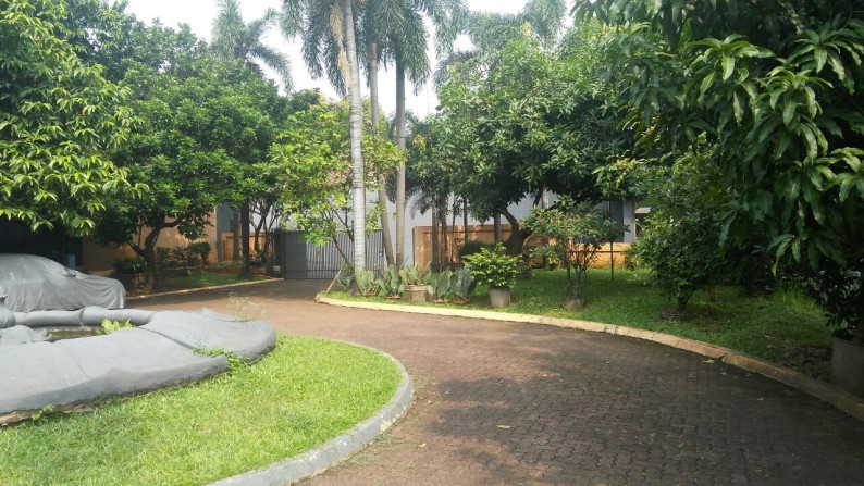 Rumah Lama Terawat dengan Lokasi Strategis @ Pejaten Barat Raya, Jakarta Selatan