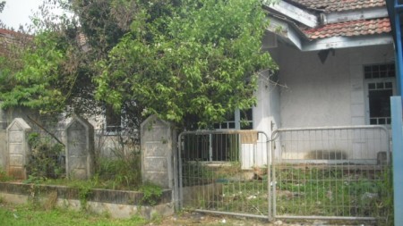 Rumah butuh renovasi di Nusa Loka