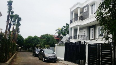 Dijual rUMAH Strategis Di Jl Pinguin, Bintaro Sektor 3