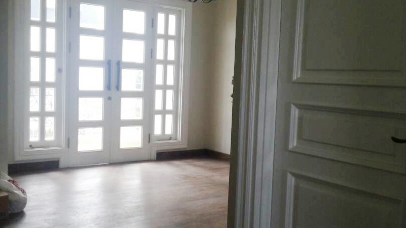 Dijual rUMAH Strategis Di Jl Pinguin, Bintaro Sektor 3