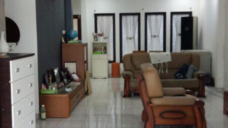 Di Jual Rumah Bagus Cluster Di Emerald Terrace, Bintaro Sektor 9