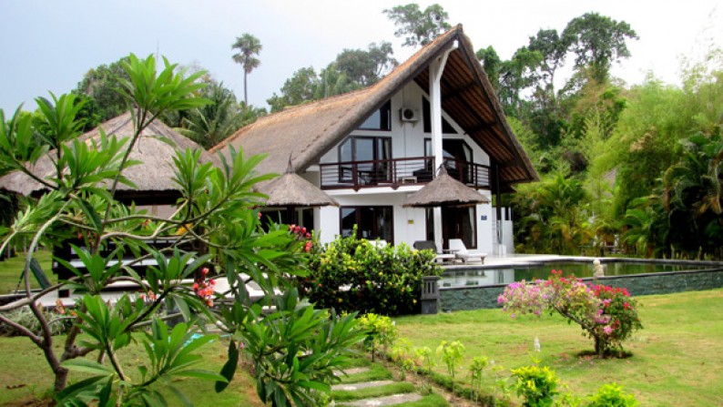 Villa cantik menghadap laut di lovina bali