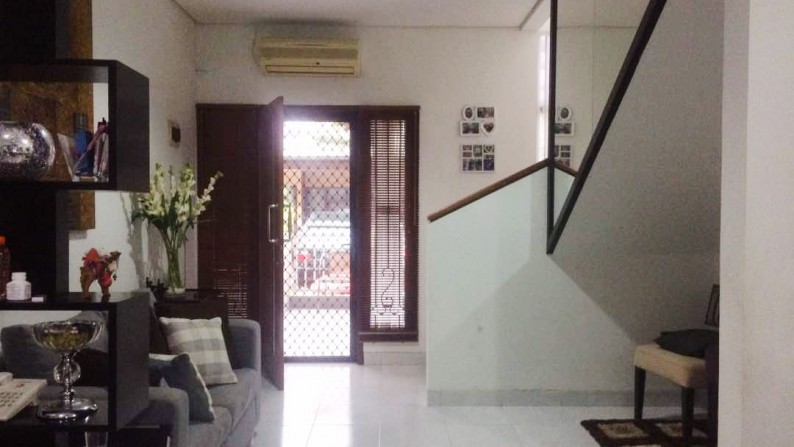 HOT SALE!!! Rumah Nyaman dan Siap Huni di Emerald Town House Bintaro, Tangsel