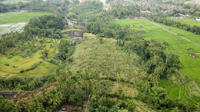 Tanah Lembah Pinggir Sungai 2,6 ha di Pujut Paku