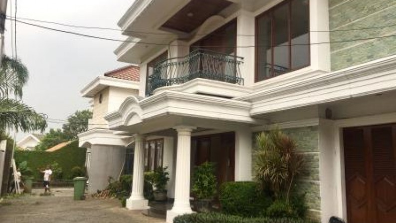 2 rumah  mewah dalam Townhouse  di Kemang Jual Cepat