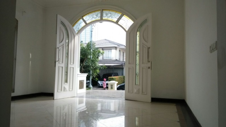 Disewakan Rumah di Taman Beverly Golf - Lippo Karawaci