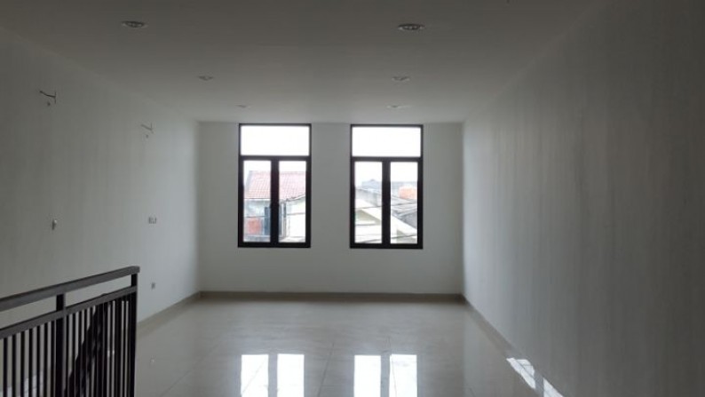 Dijual Ruko di Jl. Borobudur Raya - Perum 2, Karawaci