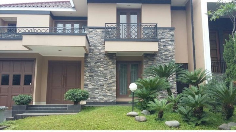 Rumah mewah siap huni Emerald Selatan