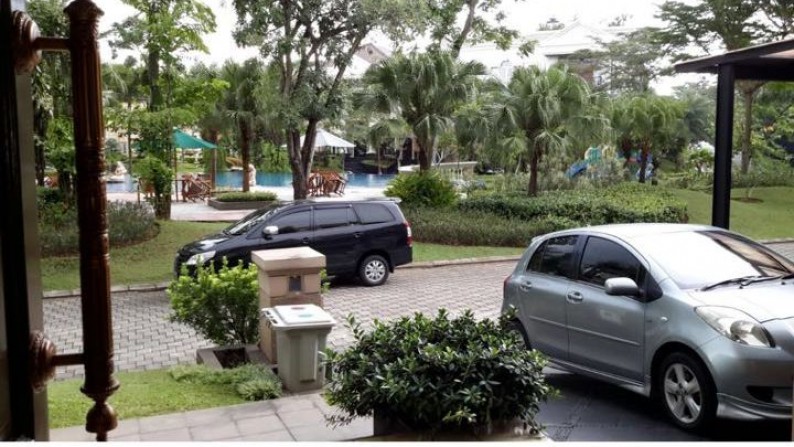 Rumah mewah siap huni Emerald Selatan