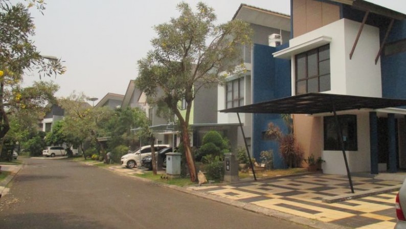 Dijual rumah di Serenade lake Gading Serpong