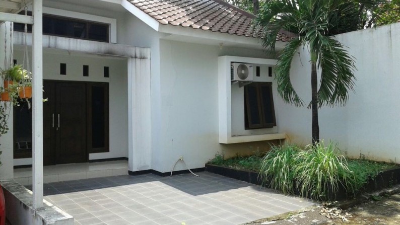 RUMAH CANTIK,DALAM CLUSTER DI JAGAKARSA JAKARTA SELATAN