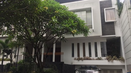 Rumah minimalis,cantik,asri di Kebayoran Lama,4000 U$ /BULAN