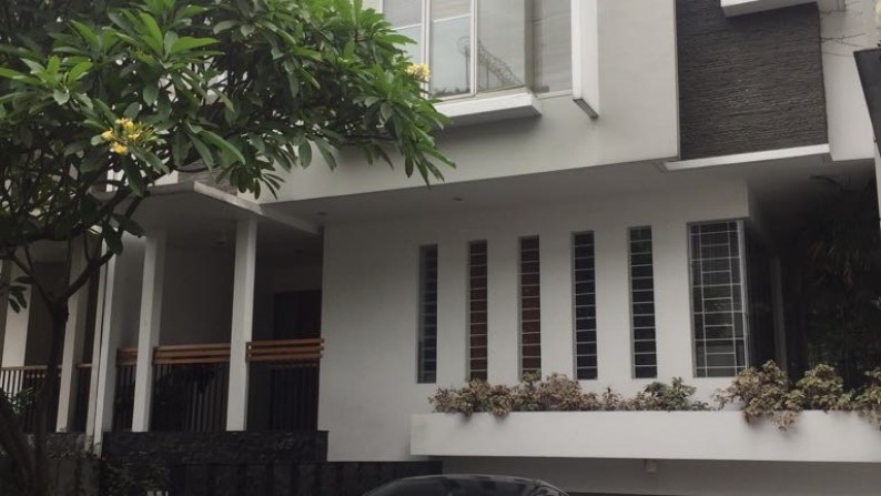 Rumah minimalis,cantik,asri di Kebayoran Lama,4000 U$ /BULAN