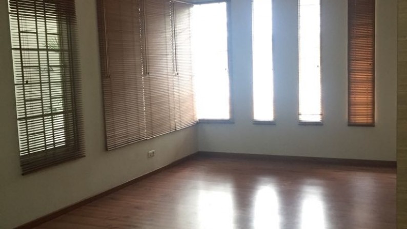 Rumah minimalis,cantik,asri di Kebayoran Lama,4000 U$ /BULAN