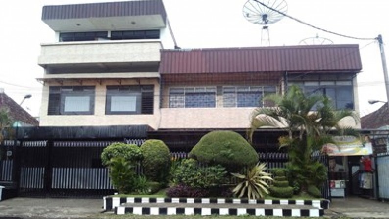 Rumah Usaha 3 Lantai, Lokasi Strategis, Pusat Kota