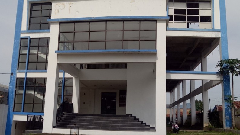 Gedung Ex Kampus di Jalan Raya Kopo Ketapang