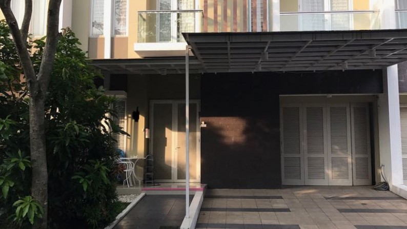 Rumah cantik siap huni di San Lorenzo