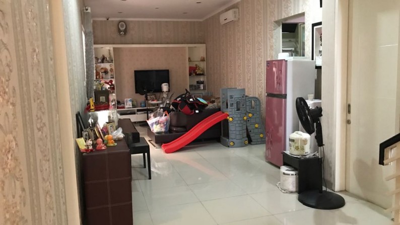 Rumah cantik siap huni di San Lorenzo