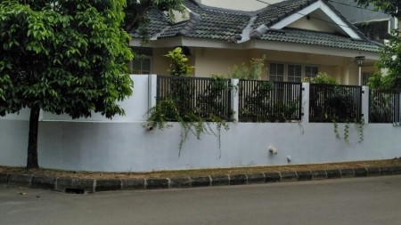 Rumah siap huni,bagus sekali,jalan lebar di Bintaro Jaya 9