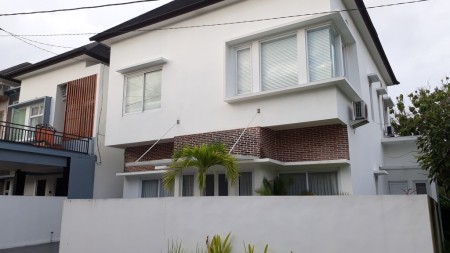 Rumah Modern 4+1 di Perumahan Aman Jimbaran