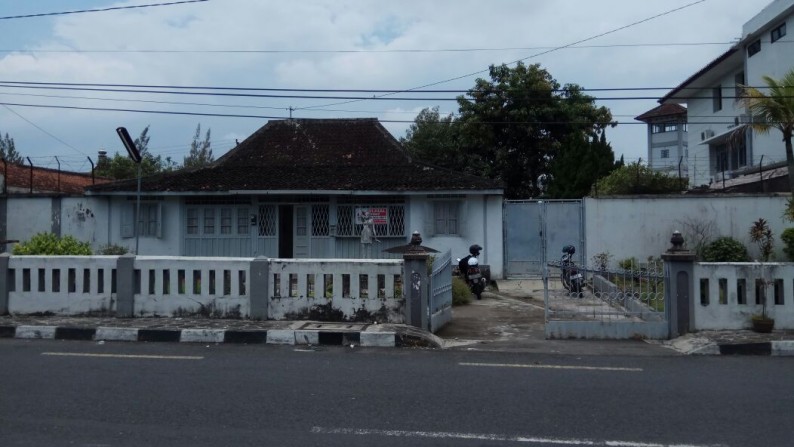 TANAH DENGAN BANGUNAN CANTIK DIATASNYA, DI SUROKARSAN, MERGANGSAN, JOGJA.