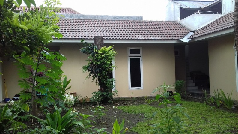 Tanah bonus 3 bangunan rumah.