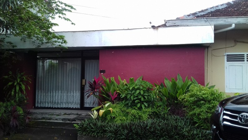 Tanah bonus 3 bangunan rumah.