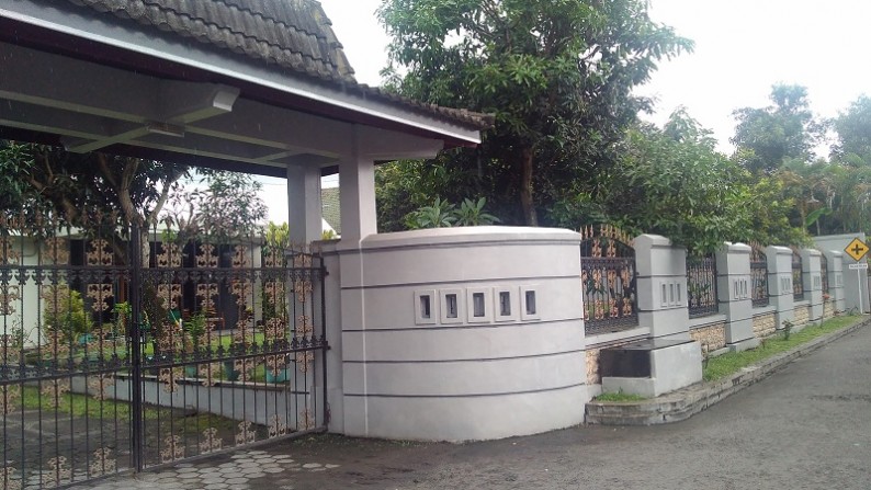 Rumah Besar di daerah Sinduadi, Mlati, Sleman, Jogja