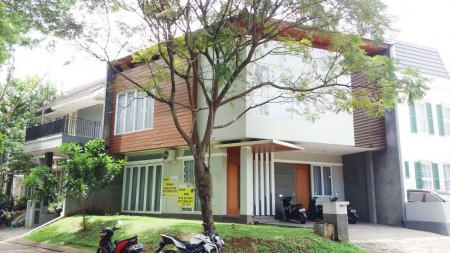 Rumah Nyaman dan Siap Huni di Kawasan Emerald, Bintaro