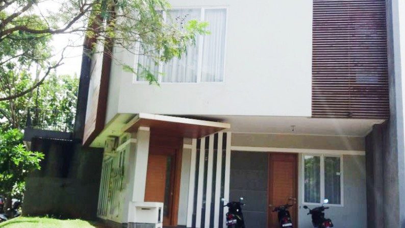 Rumah Nyaman dan Siap Huni di Kawasan Emerald, Bintaro