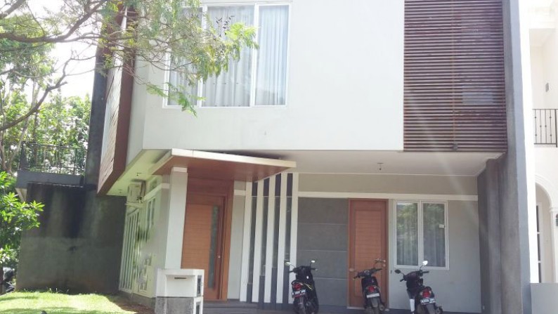 Rumah Nyaman dan Siap Huni di Kawasan Emerald, Bintaro