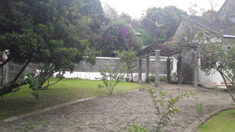 Villa Nyaman dekat Kampung Gajah , Cihideung Lembang