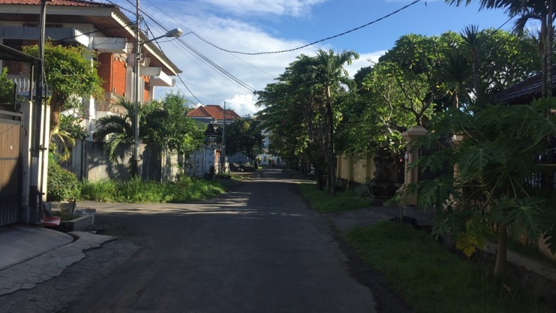 rumah di lingkungan elit renon