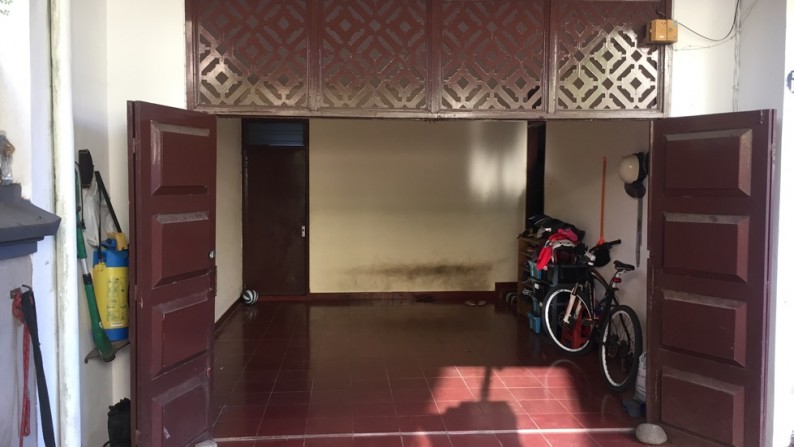 rumah di lingkungan elit renon