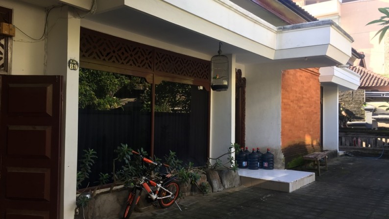 rumah di lingkungan elit renon