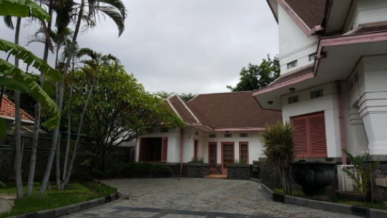 exclusive colonial house @ central surabaya, east java , surabaya.