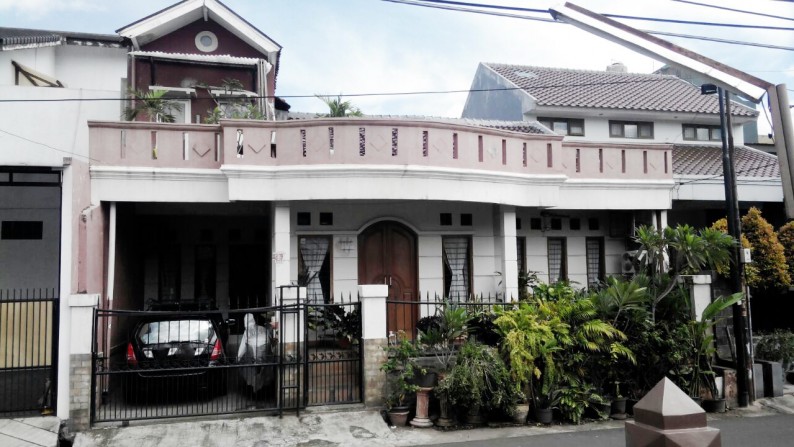 Rumah Bagus Di Jl Anggrek Garuda, Slipi