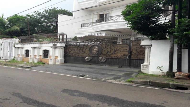 Rumah bagus disewakan di Menteng