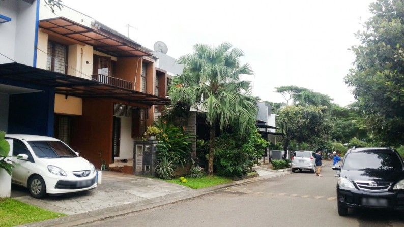 Rumah Bagus Di Emerald Town House, Bintaro Jaya