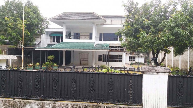 Dijual Tanah luas, Lokasi sangat strategis, pinggir Jalan @Kemang Selatan