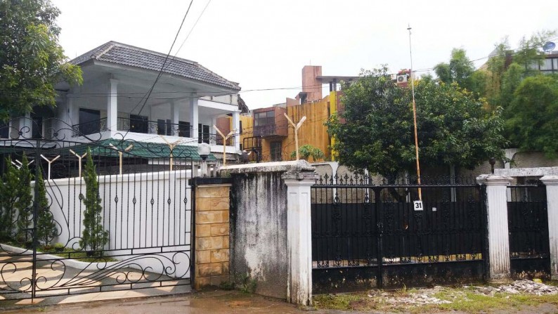 Dijual Tanah luas, Lokasi sangat strategis, pinggir Jalan @Kemang Selatan