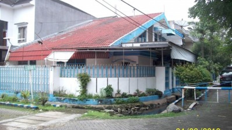 Rumah di Kutisari, bisa untuk usaha / kantor / praktek / resto dsb, Jalan depan paving