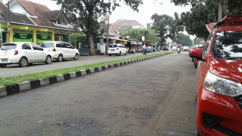 Rumah Di area bisnis Anggrek Loka Boulevard
