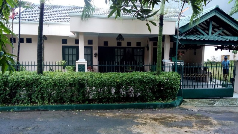 Rumah Bagus,halaman luas di Bekasi Barat