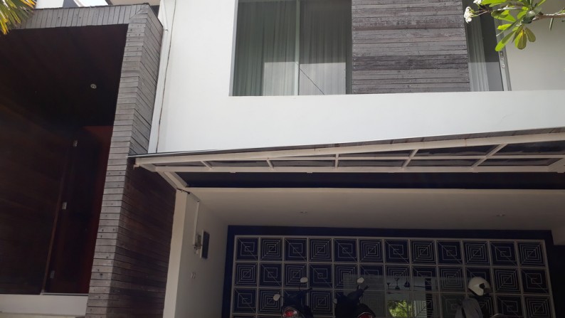 Rumah Modern Akses Lebar Taman Mumbul