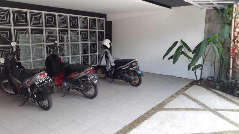 Rumah Modern Akses Lebar Taman Mumbul