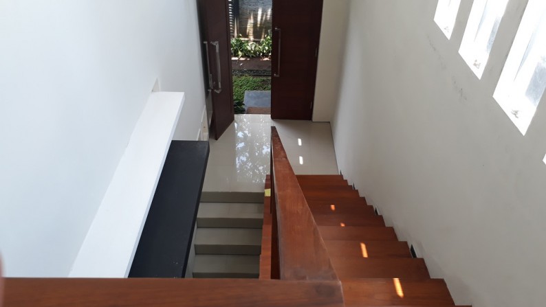 Rumah Modern Akses Lebar Taman Mumbul