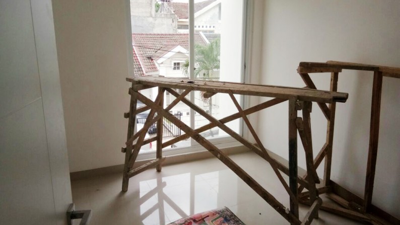 Rumah Luas dan Nyaman di Kawasan Graha Raya Bintaro